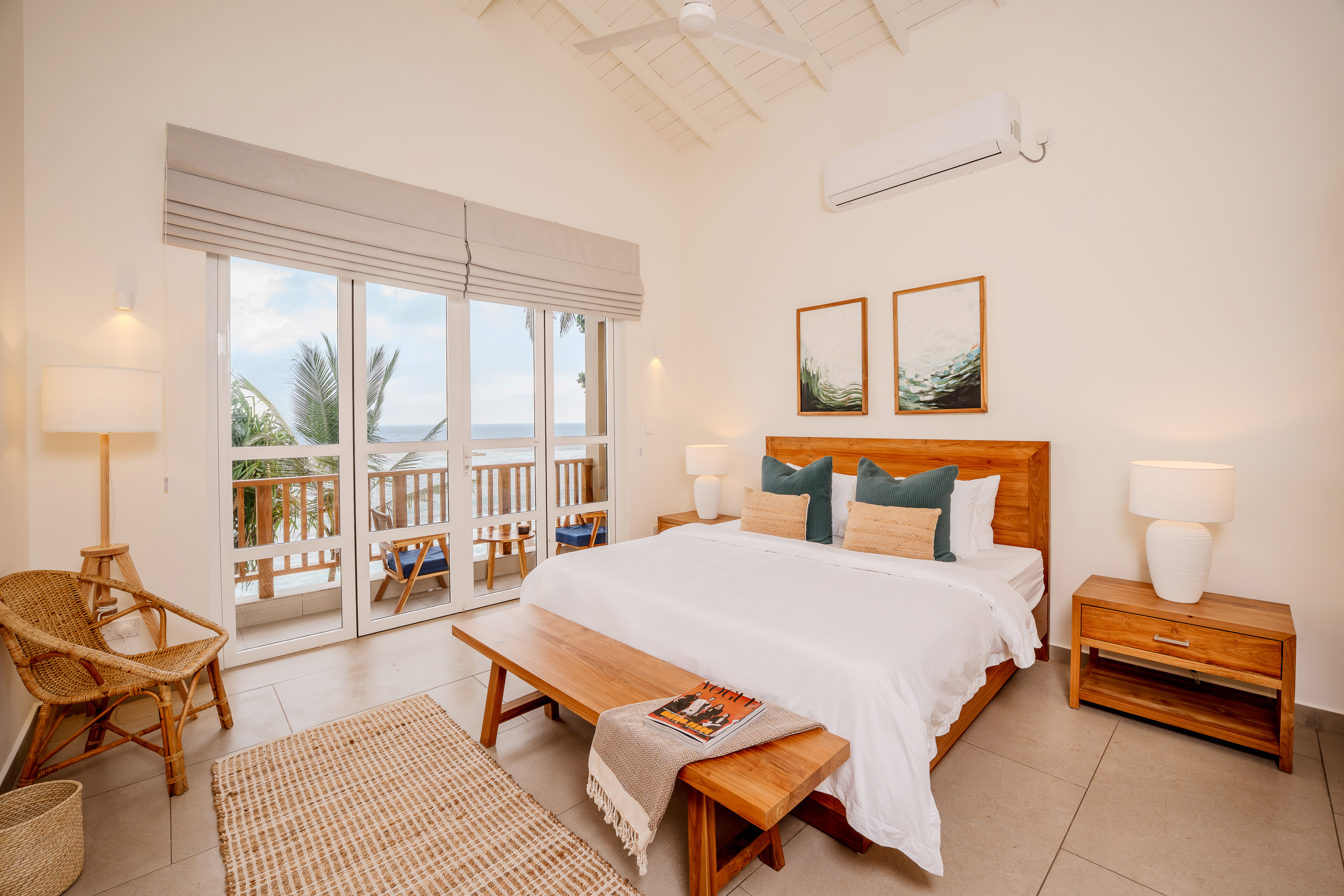 Thalpe Beach House - bedroom with balcony ocean view